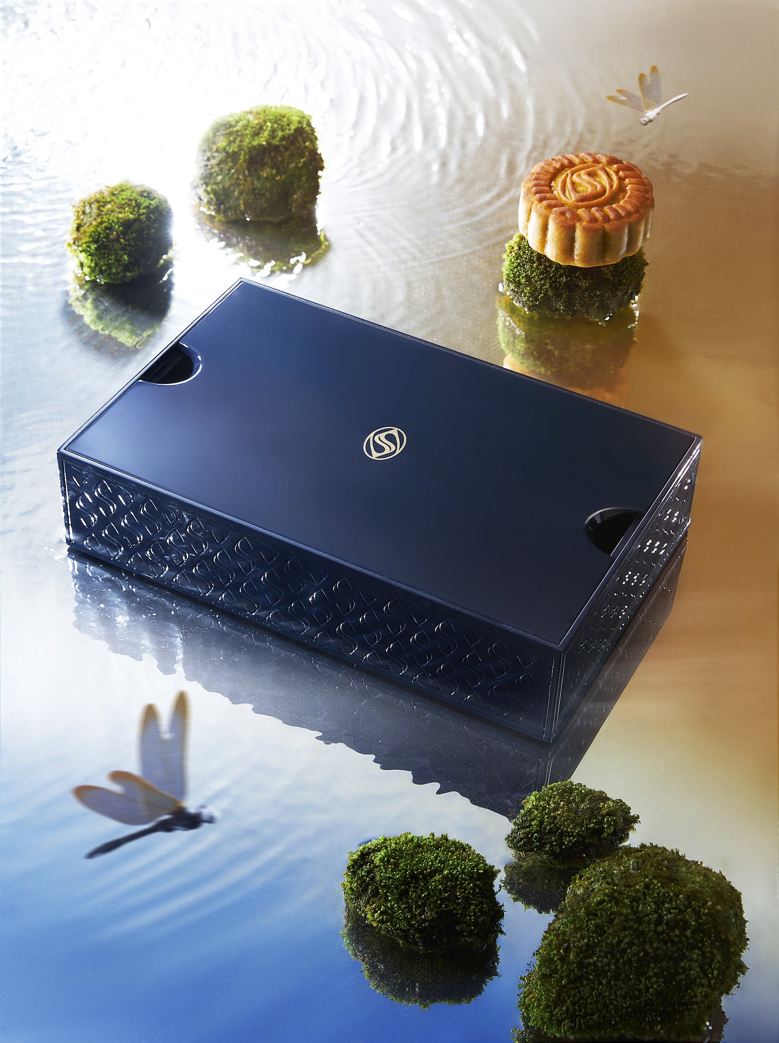 Mid-Autumn gift box on water